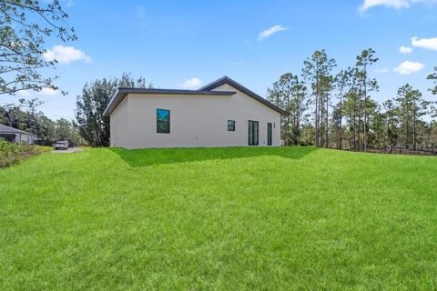 House in Lehigh Acres, Florida 3 bedrooms, 138.8 sq.m. № 2224981 - photo 25