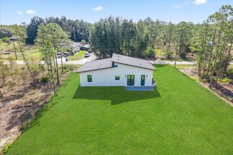 House in Lehigh Acres, Florida 3 bedrooms, 138.8 sq.m. № 2224981 - photo 30