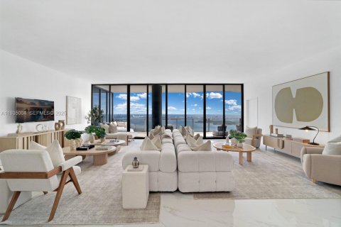 Condo in Miami, Florida, 4 bedrooms  № 1993792 - photo 1