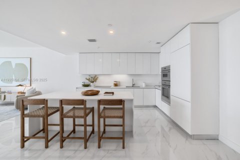 Condo in Miami, Florida, 4 bedrooms  № 1993792 - photo 6