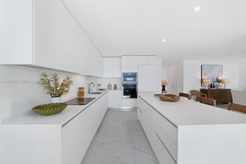 Condo in Miami, Florida, 4 bedrooms  № 1993792 - photo 7