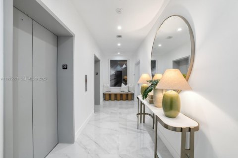 Condo in Miami, Florida, 4 bedrooms  № 1993792 - photo 9