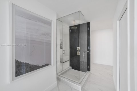 Condo in Miami, Florida, 4 bedrooms  № 1993792 - photo 10