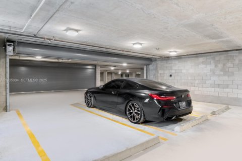 Condo in Miami, Florida, 4 bedrooms  № 1993792 - photo 19