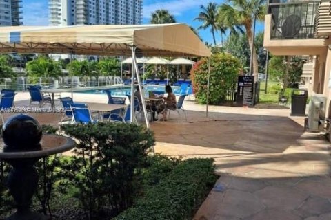 Condominio en venta en Sunny Isles Beach, Florida, 1 dormitorio, 59.36 m2 № 1977665 - foto 2