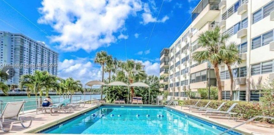 Condominio en Sunny Isles Beach, Florida, 1 dormitorio  № 1977665