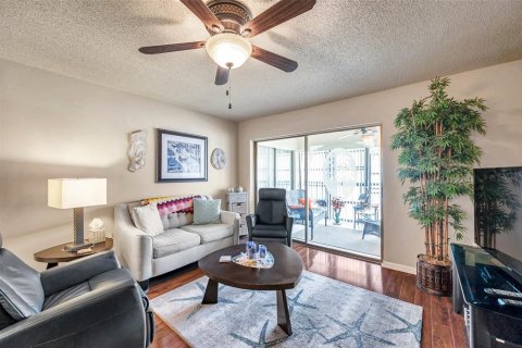 Condo in Palm Harbor, Florida, 2 bedrooms  № 1543692 - photo 16