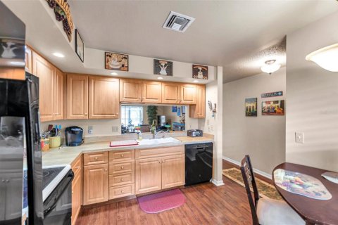 Condo in Palm Harbor, Florida, 2 bedrooms  № 1543692 - photo 10