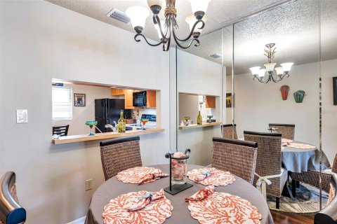Condo in Palm Harbor, Florida, 2 bedrooms  № 1543692 - photo 13