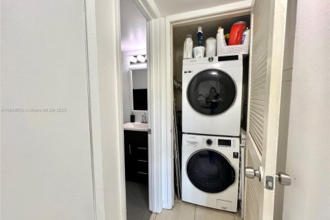 Copropriété à vendre à Miami, Floride: 1 chambre, 72.09 m2 № 1857139 - photo 17