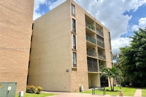 Copropriété à vendre à Miami, Floride: 1 chambre, 72.09 m2 № 1857139 - photo 2