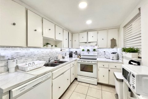 Copropriété à vendre à Miami, Floride: 1 chambre, 72.09 m2 № 1857139 - photo 6