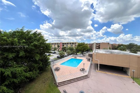 Copropriété à vendre à Miami, Floride: 1 chambre, 72.09 m2 № 1857139 - photo 12