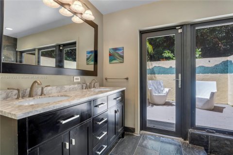 Casa en venta en Davie, Florida, 5 dormitorios, 368.91 m2 № 1794111 - foto 24
