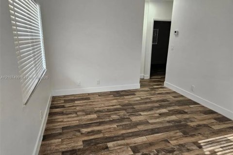 Villa ou maison à louer à Dania Beach, Floride: 2 chambres, 162.11 m2 № 2421549 - photo 3