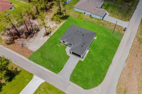 House in Lehigh Acres, Florida 3 bedrooms, 145.11 sq.m. № 1796366 - photo 27