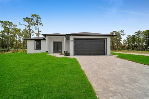 House in Lehigh Acres, Florida 3 bedrooms, 145.11 sq.m. № 1796366 - photo 1