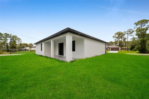 House in Lehigh Acres, Florida 3 bedrooms, 145.11 sq.m. № 1796366 - photo 25