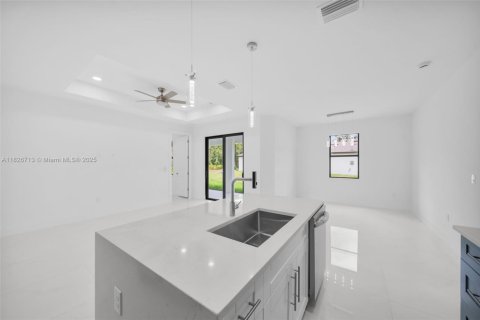 House in Lehigh Acres, Florida 3 bedrooms, 145.11 sq.m. № 1796366 - photo 8