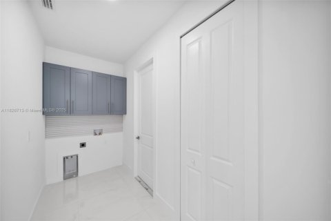 House in Lehigh Acres, Florida 3 bedrooms, 145.11 sq.m. № 1796366 - photo 24
