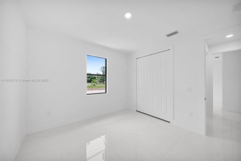 House in Lehigh Acres, Florida 3 bedrooms, 145.11 sq.m. № 1796366 - photo 16