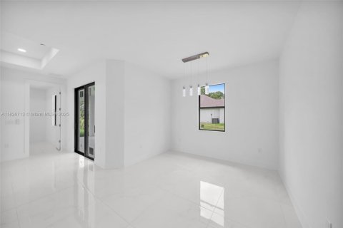 House in Lehigh Acres, Florida 3 bedrooms, 145.11 sq.m. № 1796366 - photo 10