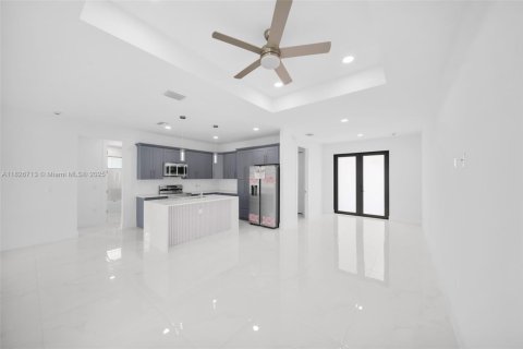 House in Lehigh Acres, Florida 3 bedrooms, 145.11 sq.m. № 1796366 - photo 7