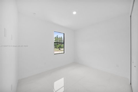 House in Lehigh Acres, Florida 3 bedrooms, 145.11 sq.m. № 1796366 - photo 17