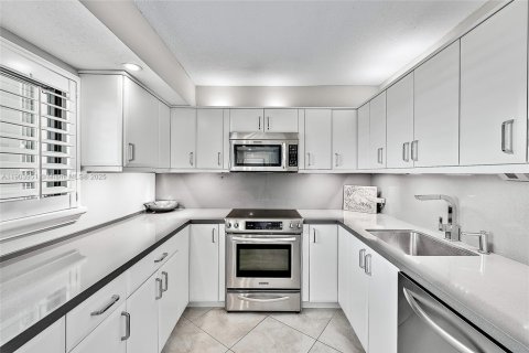 Condo in Jupiter, Florida, 2 bedrooms  № 1955311 - photo 8