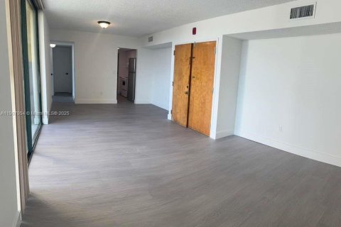 Condominio en venta en Miami, Florida, 3 dormitorios, 103.49 m2 № 1968037 - foto 16