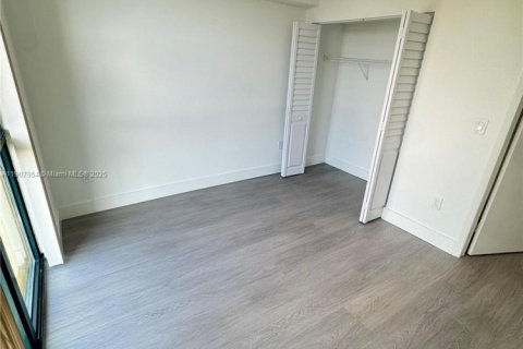 Condominio en Miami, Florida, 3 dormitorios  № 1968037