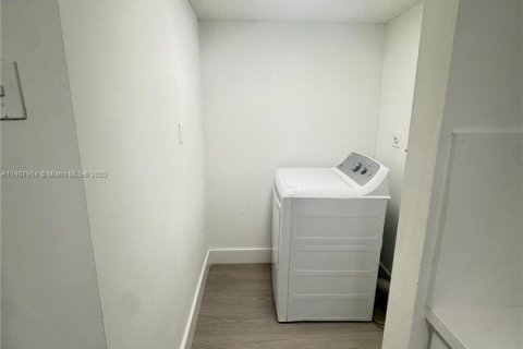 Condominio en venta en Miami, Florida, 3 dormitorios, 103.49 m2 № 1968037 - foto 13