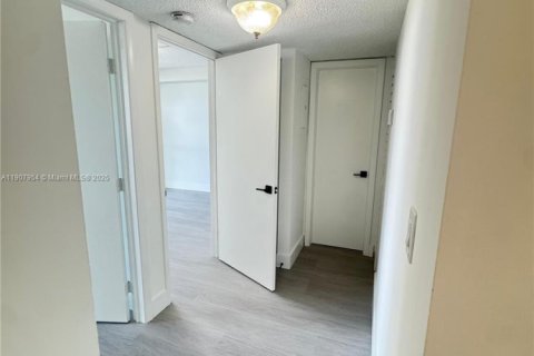 Condominio en venta en Miami, Florida, 3 dormitorios, 103.49 m2 № 1968037 - foto 11