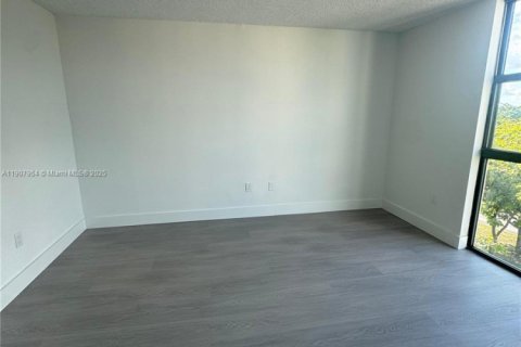 Condominio en venta en Miami, Florida, 3 dormitorios, 103.49 m2 № 1968037 - foto 19