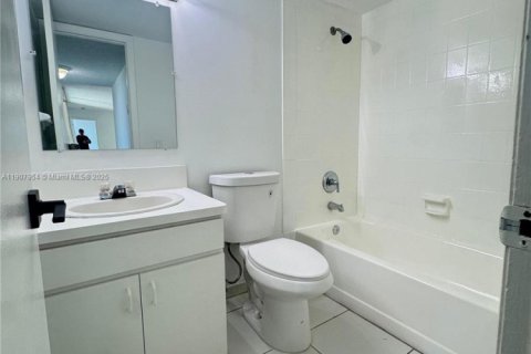 Condominio en venta en Miami, Florida, 3 dormitorios, 103.49 m2 № 1968037 - foto 3