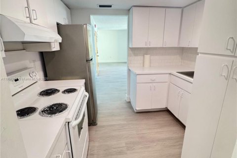 Condominio en venta en Miami, Florida, 3 dormitorios, 103.49 m2 № 1968037 - foto 12