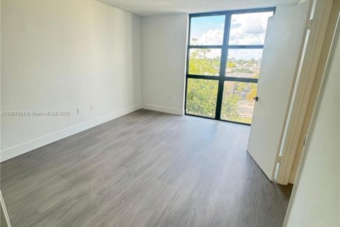 Condominio en venta en Miami, Florida, 3 dormitorios, 103.49 m2 № 1968037 - foto 17