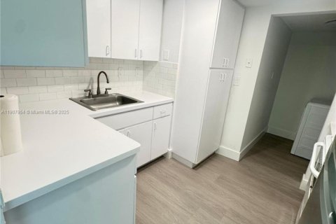 Condominio en venta en Miami, Florida, 3 dormitorios, 103.49 m2 № 1968037 - foto 15