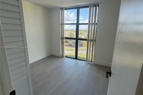 Condominio en venta en Miami, Florida, 3 dormitorios, 103.49 m2 № 1968037 - foto 10