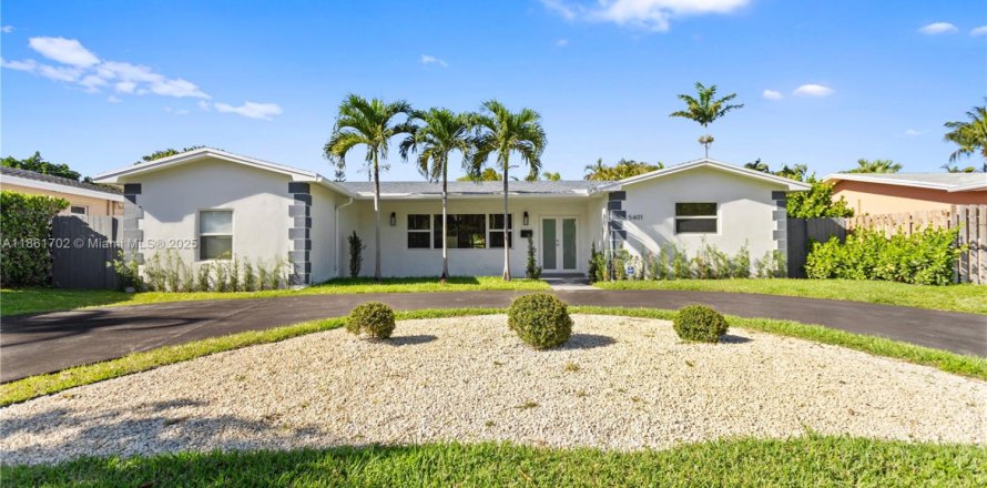 House in Hollywood, Florida 4 bedrooms, 207.36 sq.m. № 1892341