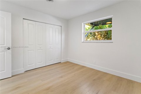House in Hollywood, Florida 4 bedrooms, 207.36 sq.m. № 1892341 - photo 24