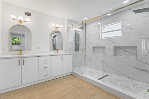 House in Hollywood, Florida 4 bedrooms, 207.36 sq.m. № 1892341 - photo 17