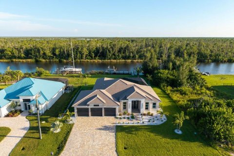 Casa en venta en Port Charlotte, Florida, 3 dormitorios, 228.91 m2 № 1906016 - foto 2