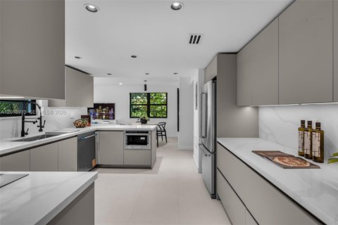 Купить виллу или дом в Корал-Гейблс, Флорида 4 спальни, 210.42м2, № 2086950 - фото 9