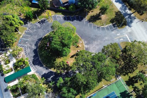 Touwnhouse à vendre à Miami, Floride: 2 chambres, 135.08 m2 № 1976229 - photo 4