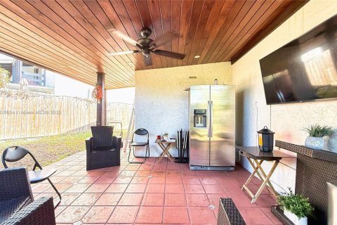 Touwnhouse à vendre à Miami, Floride: 2 chambres, 135.08 m2 № 1976229 - photo 20