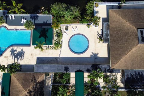 Touwnhouse à vendre à Miami, Floride: 2 chambres, 135.08 m2 № 1976229 - photo 2