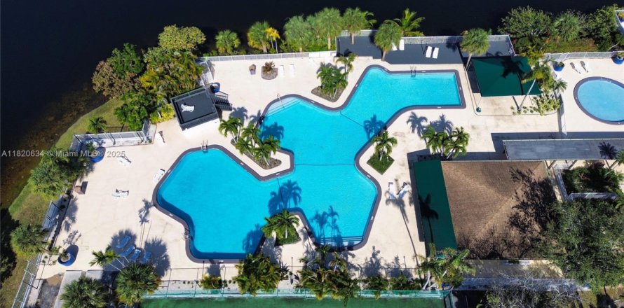 Touwnhouse à Miami, Floride 2 chambres, 135.08 m2 № 1976229