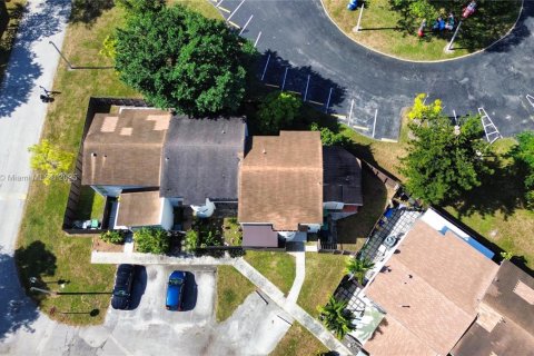 Touwnhouse à vendre à Miami, Floride: 2 chambres, 135.08 m2 № 1976229 - photo 7