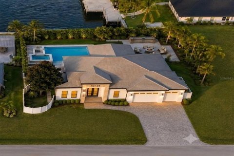 House in Port Charlotte, Florida 4 bedrooms, 213.3 sq.m. № 2290692 - photo 23
